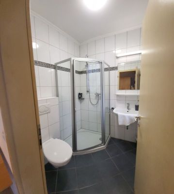 Zimmer 2, Bad