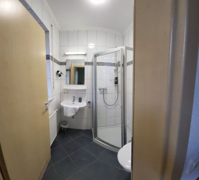 Zimmer 3, Bad